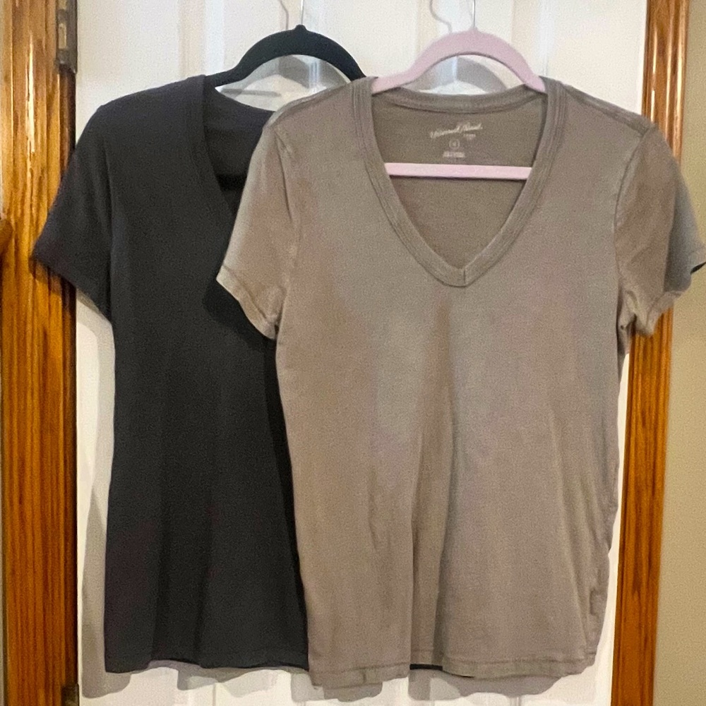 2 Universal Thread T-shirts XS worn once or twice dark brown & light khaki brown